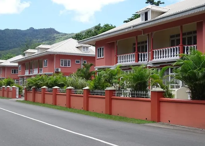 Reef Holiday Apartments
