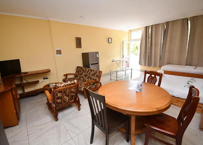 Reef Holiday Apartments